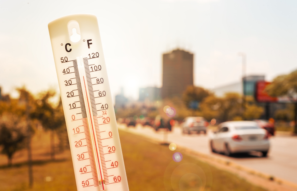 heatwaves affect health during extreme summer temperatures and increase dehydration risks